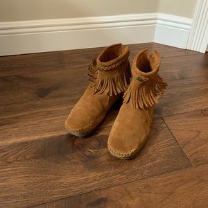 Womens Minnetonka Moccasins, size 7 1/2